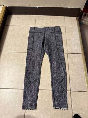 Lululemon Tight Stuff Tight II Alpine White Black Scallop Reflective Leggings